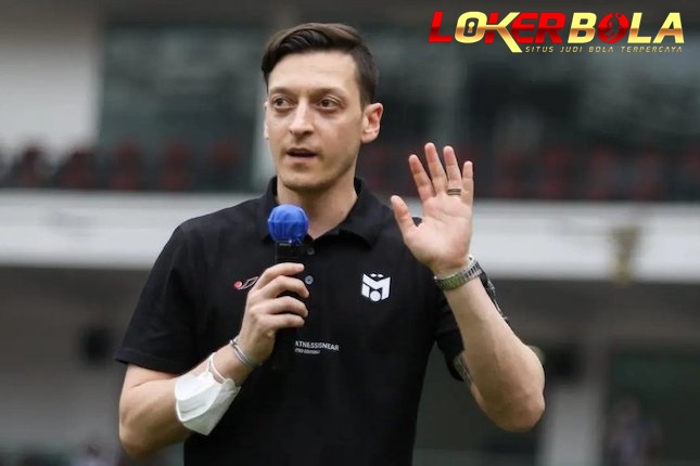 Mesut Ozil Segera Putus Kontrak dengan Fenerbahce