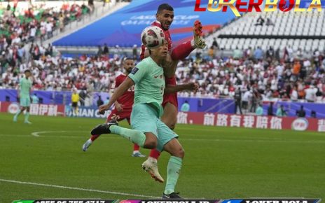 Kaki Mendarat di Kepala Pemain Lebanon Bikin Wajah Pemain China Terluka di Laga Piala Asia 2023